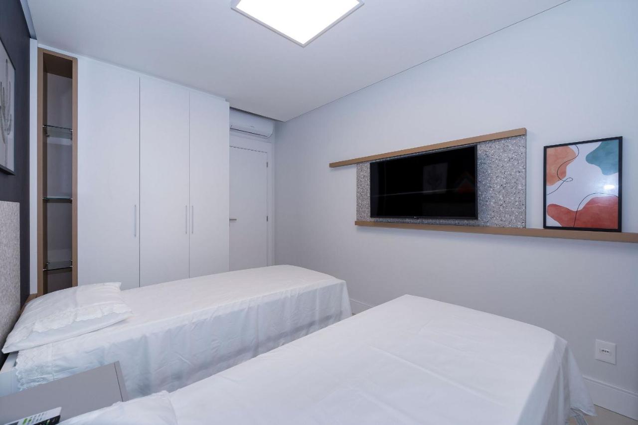 Adra 301 - Apartamento No Centro De Bombinhas - Rooftop Com Piscina E Academia - A Poucos Metros Da Praia - Exteriör bild