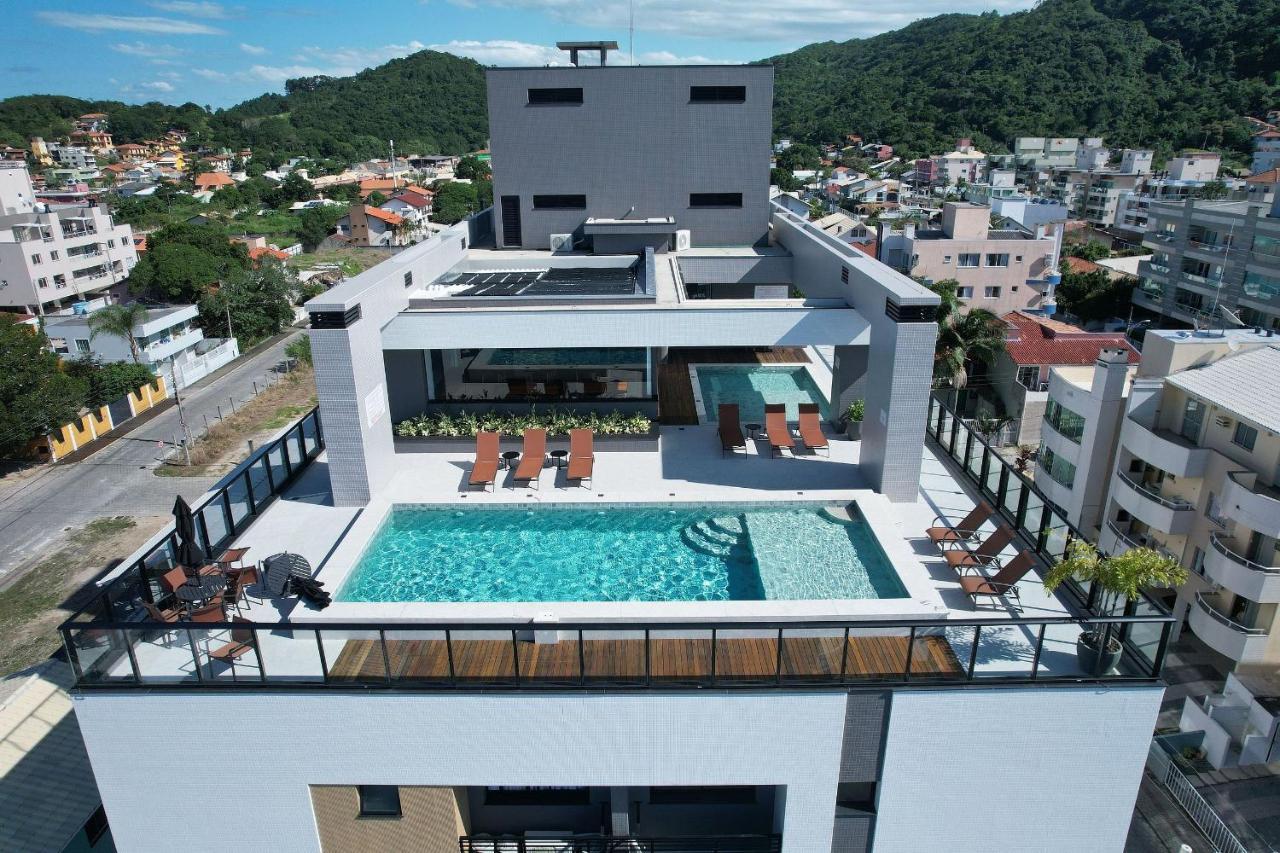 Adra 301 - Apartamento No Centro De Bombinhas - Rooftop Com Piscina E Academia - A Poucos Metros Da Praia - Exteriör bild